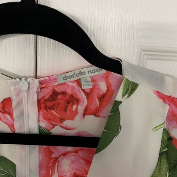 Flutter Sleeve Deep V Floral Romper - Picture 3 of 6